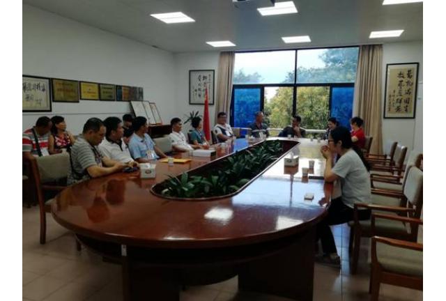 台湾景观工程商业同业会联合会理事长吴文宝一行到我园参访交流