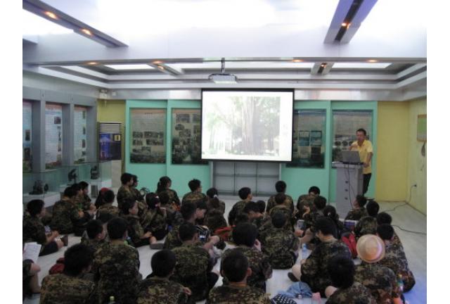 首届两岸青少年学生科学之旅夏令营参观引种园