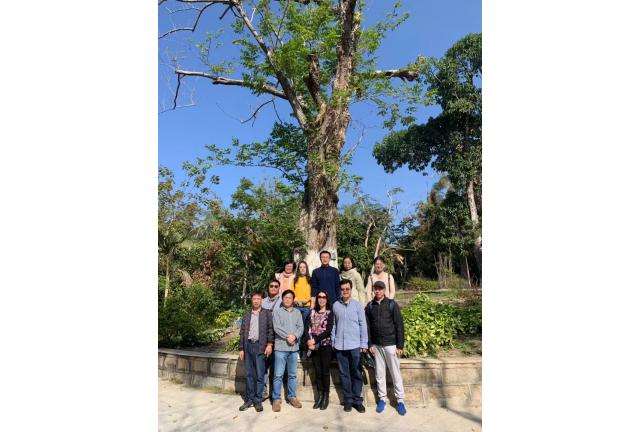 国家林木种质资源共享服务平台负责人首席专家郑勇奇研究员莅临引种园指导