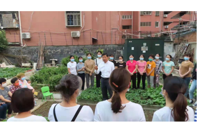 我园原主任童庆宣同志受邀为厦门市金鸡亭幼儿园 讲授蔬菜种植课程